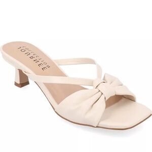 Journee Collection Women's Cream Bow Heels